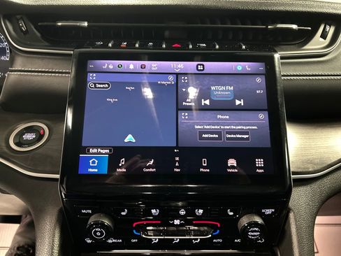 Used 2024 Jeep Grand Cherokee Limited w/ Luxury Tech Group II image 17