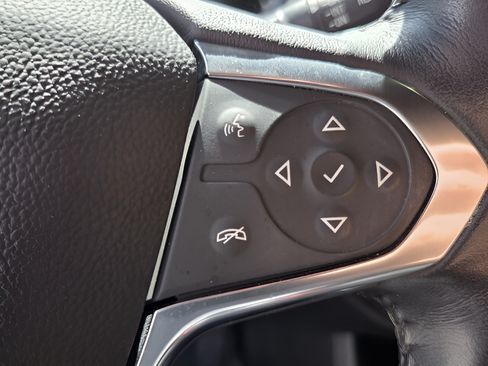 Used 2022 Chevrolet Traverse RS FWD image 25
