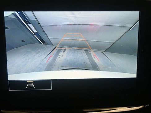 Used 2023 Chevrolet Traverse LT image 19