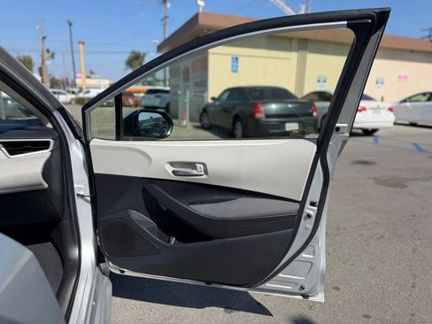 Used 2020 Toyota Corolla LE w/ Carpet Mat Package (TMS) FWD image 33