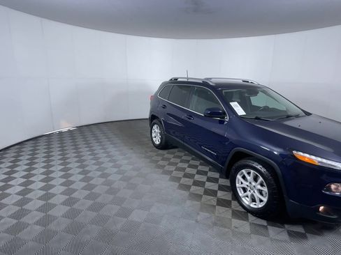 Used 2016 Jeep Cherokee Latitude w/ Cold Weather Group image 2