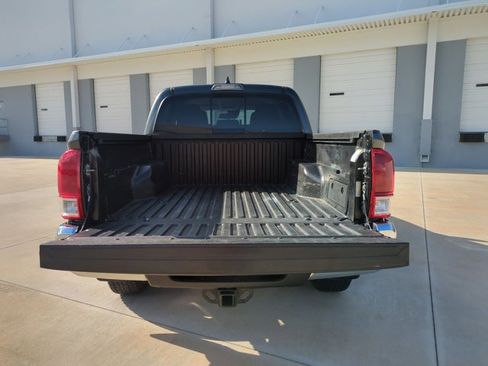 Used 2022 Toyota Tacoma SR5 RWD image 6