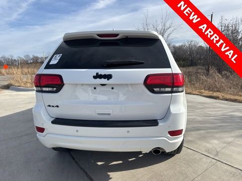 Used 2022 Jeep Grand Cherokee Laredo X image 5