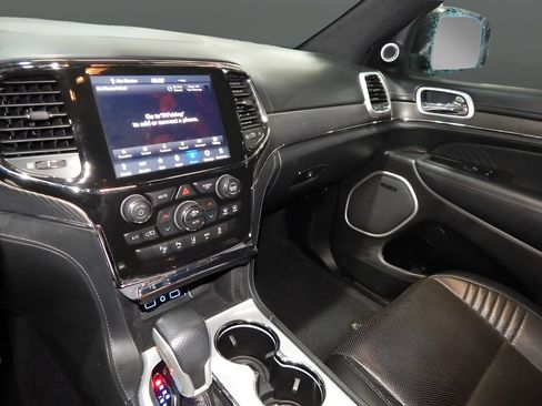 Used 2021 Jeep Grand Cherokee SRT image 21