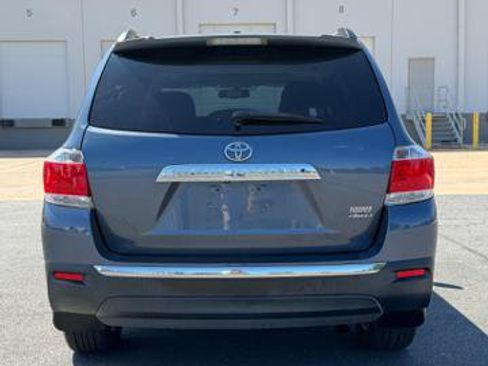 Used 2012 Toyota Highlander Limited w/ Tow Pkg AWD/4WD image 4