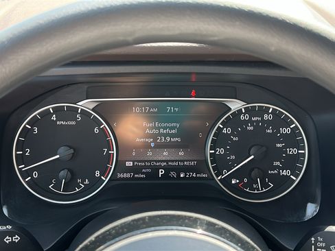 Used 2023 Nissan Rogue SV AWD/4WD image 16
