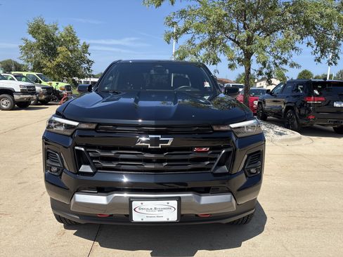 Used 2024 Chevrolet Colorado Z71 w/ Z71 Convenience Package 2 AWD/4WD image 8