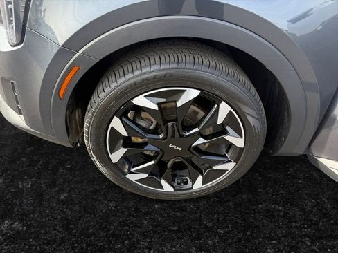 Used 2024 Kia Sorento EX w/ Panoramic Sunroof Package image 9