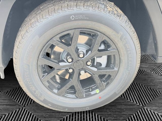 New 2026 Jeep Grand Cherokee Altitude AWD/4WD image 9