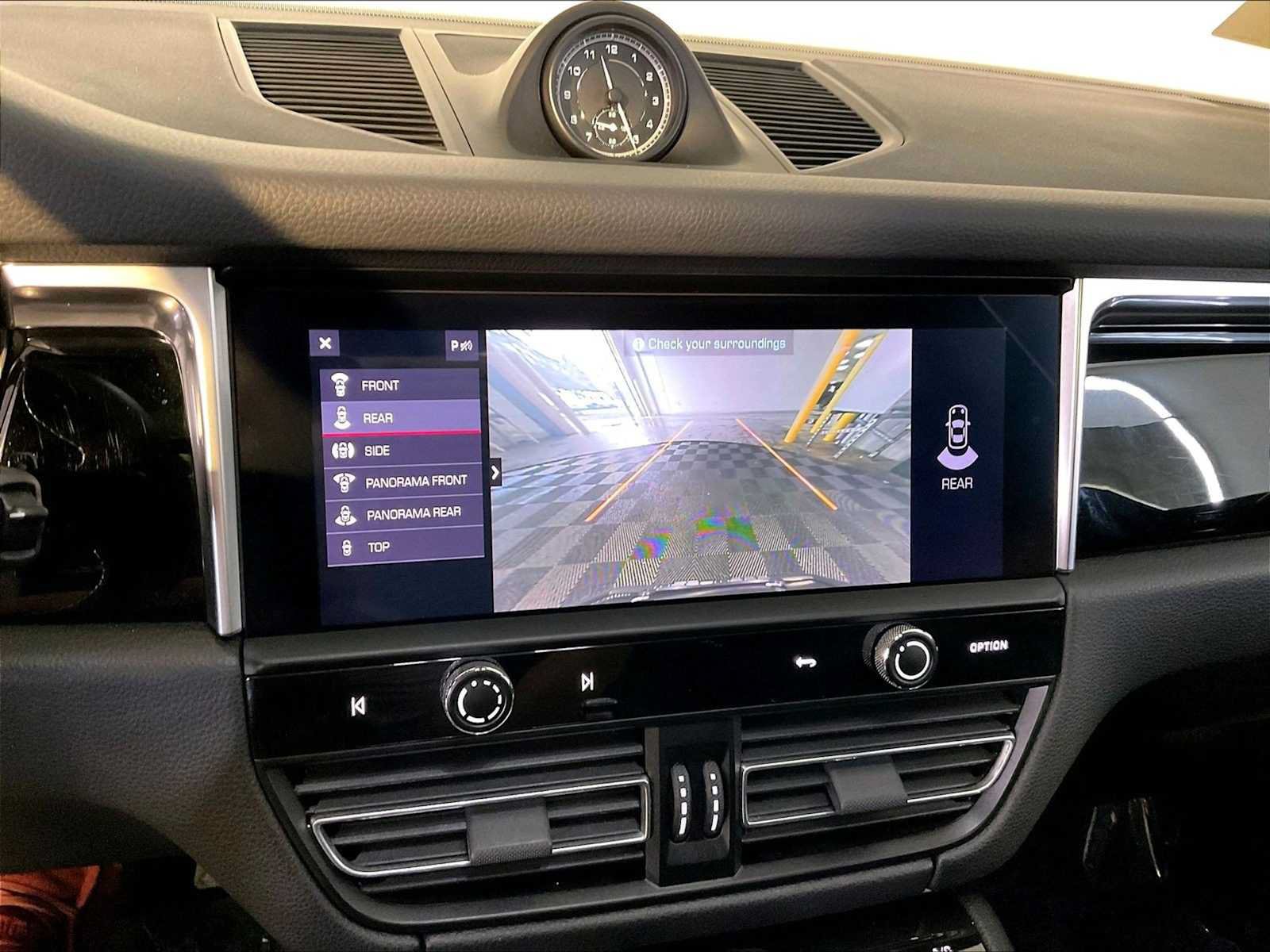 Certified 2023 Porsche Macan AWD/4WD image 31