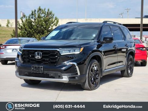 Certified 2025 Honda Pilot Touring image 3