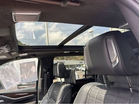 Used 2021 Cadillac Escalade ESV Premium Luxury Platinum AWD/4WD image 21