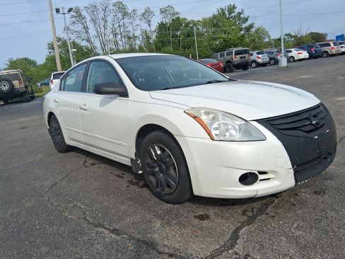 Used 2010 Nissan Altima 2.5 S FWD image 3