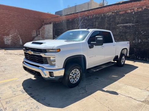 Used 2025 Chevrolet Silverado 2500 LT w/ Convenience Package AWD/4WD image 1