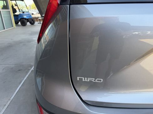 Used 2025 Kia Niro LX FWD image 14