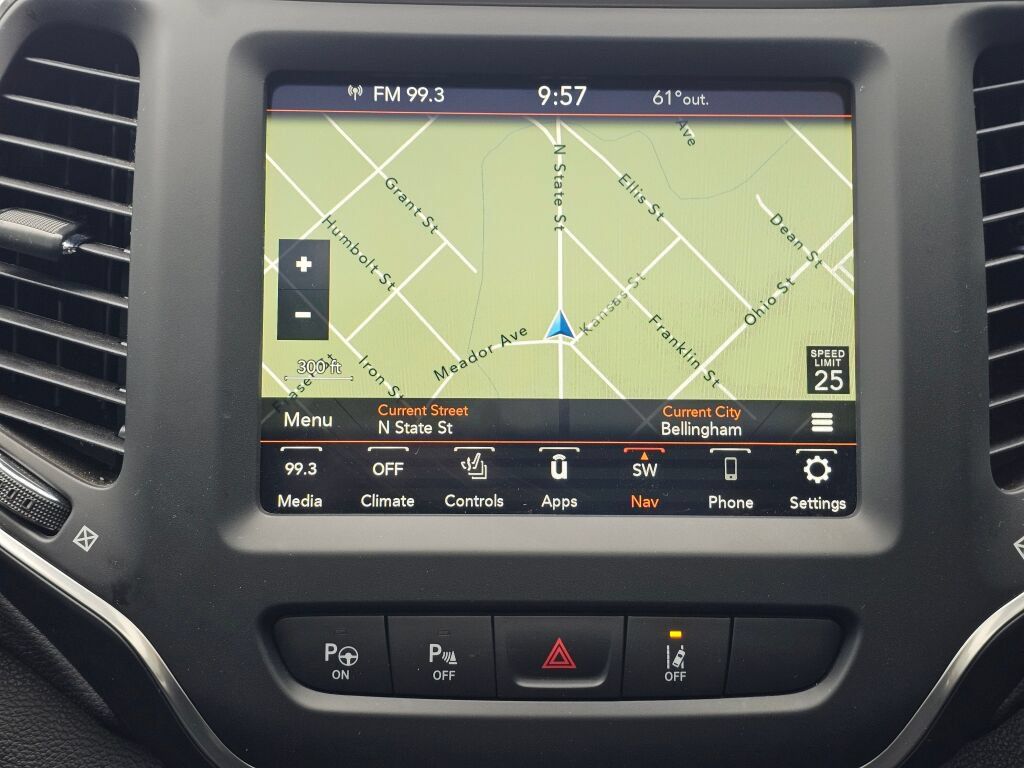 Used 2023 Jeep Cherokee Altitude Lux w/ Elite Group AWD/4WD image 28