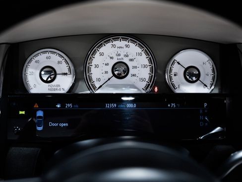 Used 2016 Rolls-Royce Dawn image 20