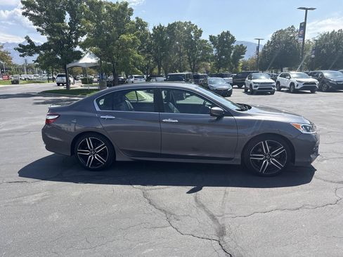 Used 2017 Honda Accord Sport Special Edition image 4