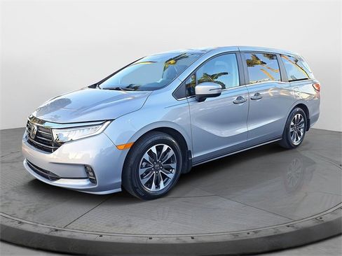 Certified 2024 Honda Odyssey EX-L image 3