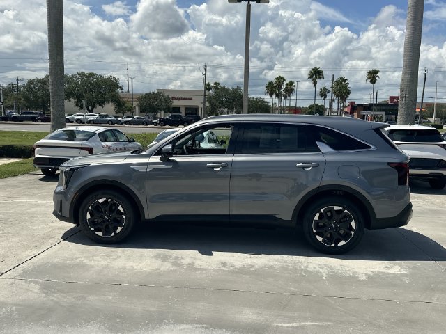 Certified 2025 Kia Sorento S FWD image 9