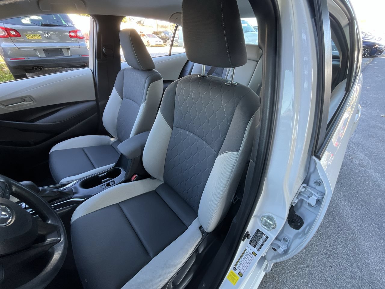 Used 2023 Toyota Corolla LE FWD image 5