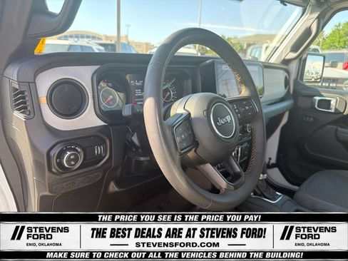 Used 2025 Jeep Gladiator Sport AWD/4WD image 23