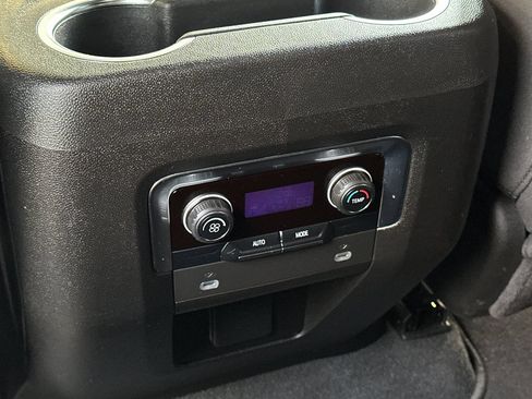 Used 2024 Chevrolet Tahoe LS RWD image 15
