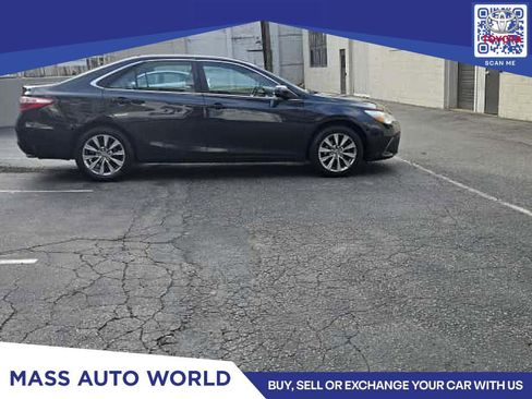 Used 2016 Toyota Camry XLE image 2