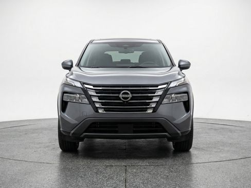 Used 2025 Nissan Rogue SV FWD image 2
