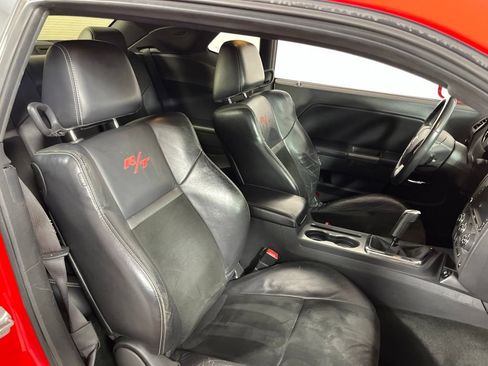 Used 2014 Dodge Challenger R/T RWD image 5