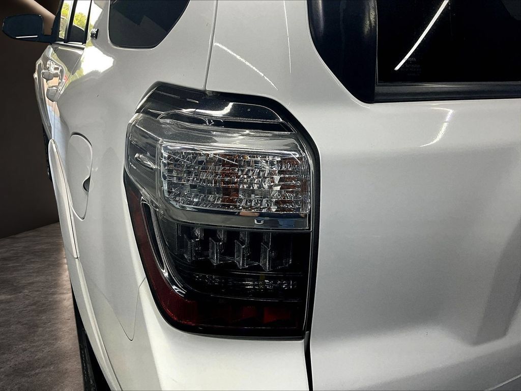 Used 2021 Toyota 4Runner SR5 Premium w/ Moonroof Package RWD image 25