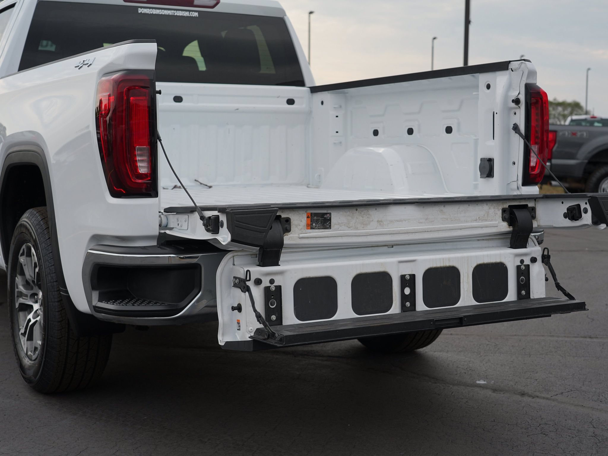 Used 2025 GMC Sierra 1500 SLT AWD/4WD image 28