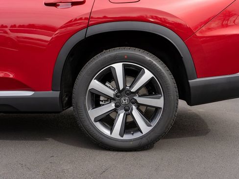 New 2025 Honda Pilot Touring image 10