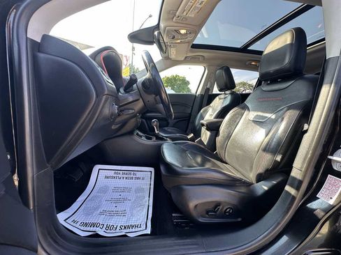 Used 2018 Jeep Compass Trailhawk w/ Leather Interior Group AWD/4WD image 11