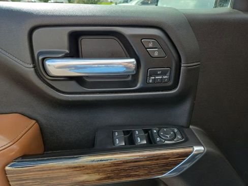 Used 2019 Chevrolet Silverado 1500 High Country w/ Technology Package AWD/4WD image 16