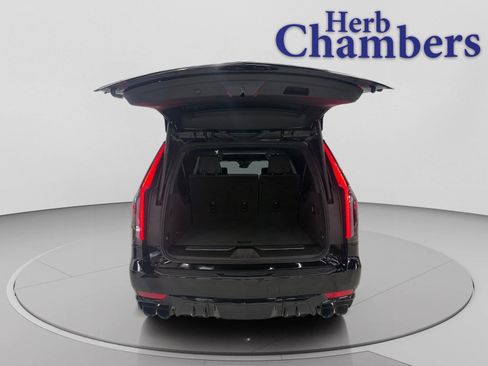 Certified 2023 Cadillac Escalade ESV V image 8