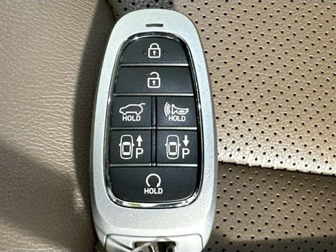 Used 2023 Hyundai Santa Fe Limited AWD/4WD image 18