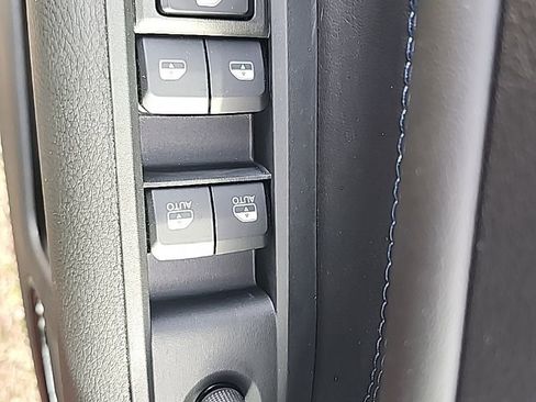 New 2026 Jeep Compass Latitude image 11