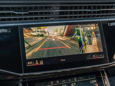 Used 2021 Audi Q8 Prestige w/ Prestige Package image 26