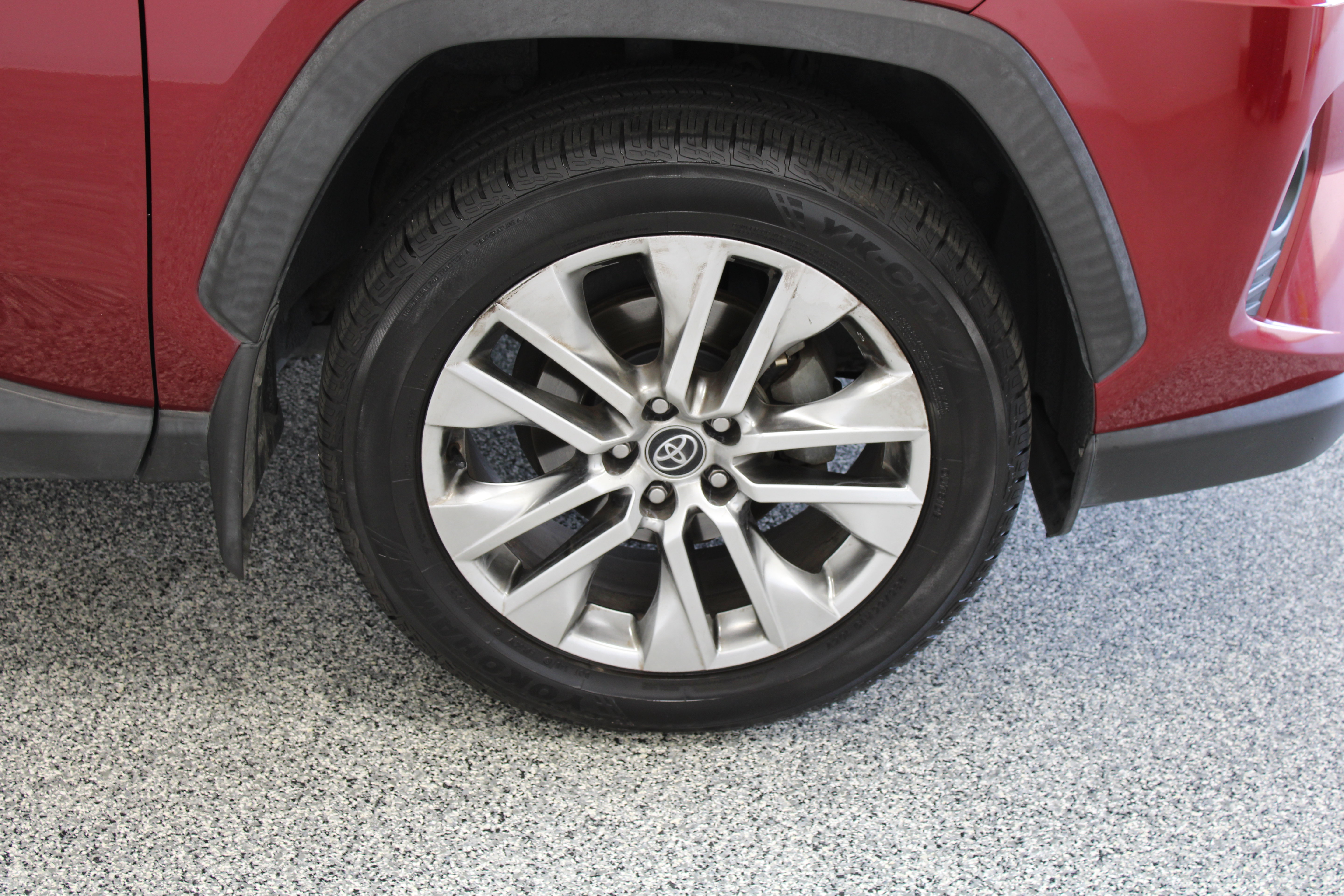 Used 2020 Toyota RAV4 XLE Premium FWD image 5
