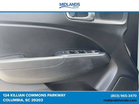 Used 2025 Hyundai Venue SEL FWD image 15
