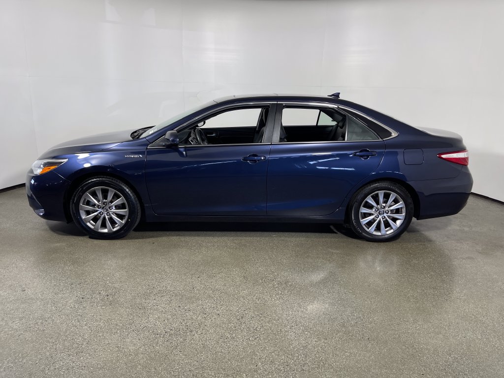Used 2016 Toyota Camry XLE w/ Moonroof Package FWD image 6