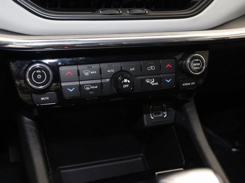 Used 2022 Jeep Compass Limited image 28