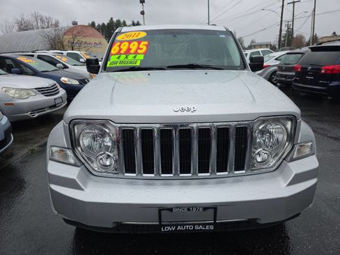 Used 2011 Jeep Liberty Limited image 2