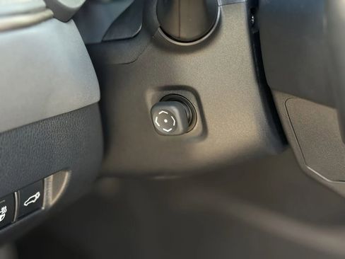 Used 2022 Toyota Venza Limited image 28