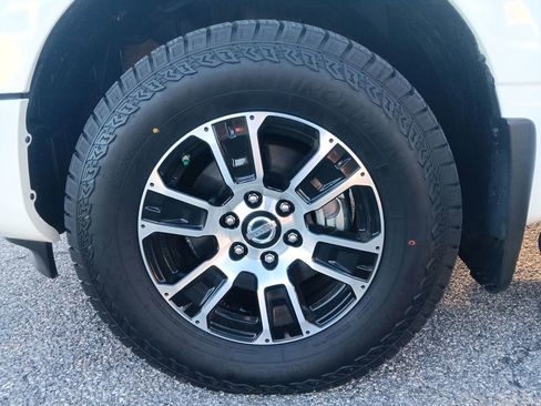 Used 2021 Nissan Titan SV w/ SV Convenience Package image 27