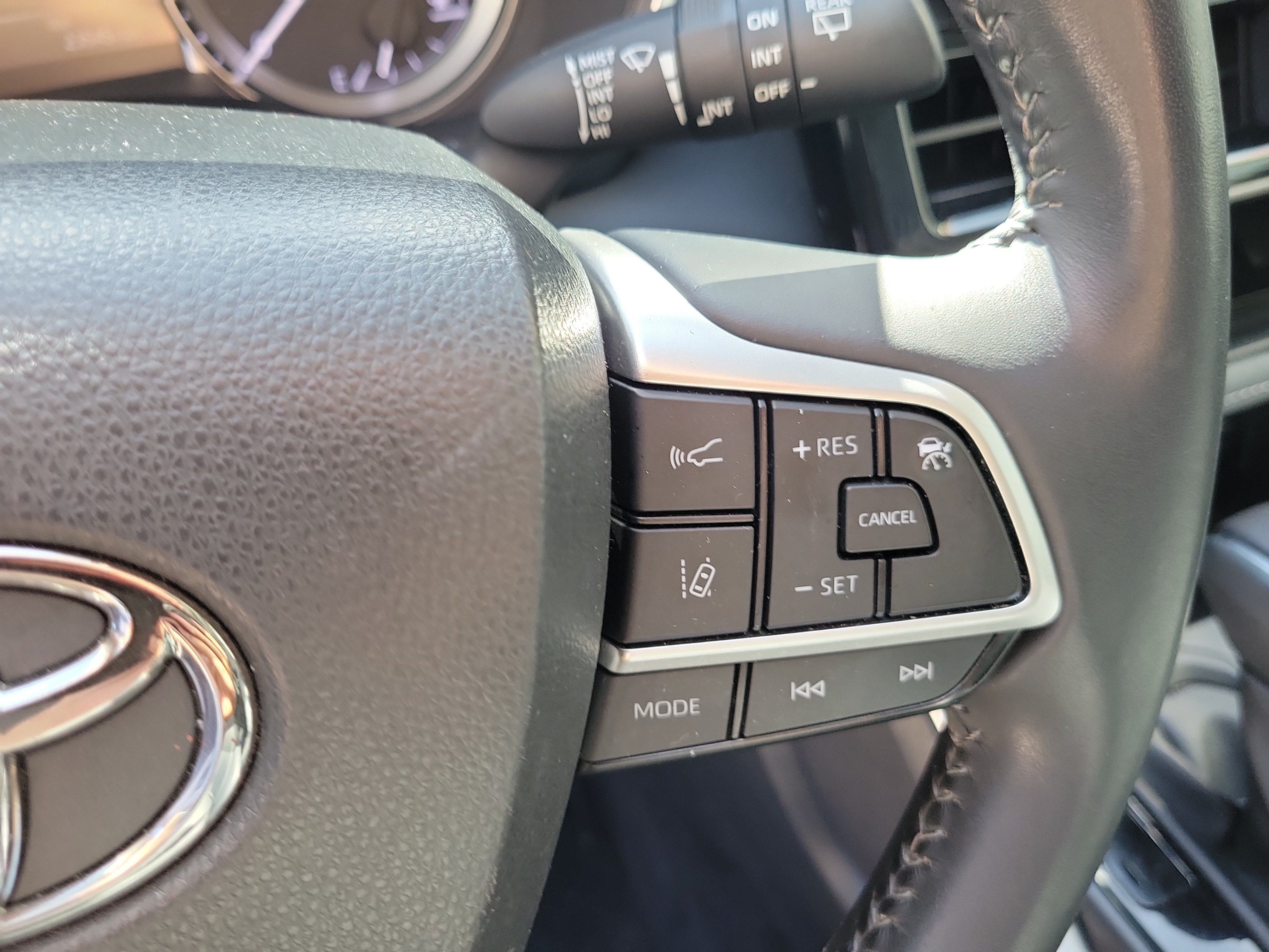 Used 2023 Toyota Highlander XLE FWD image 30