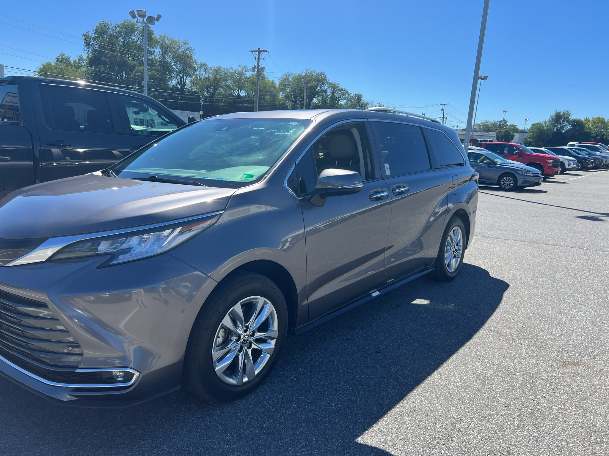 Used 2024 Toyota Sienna Limited AWD/4WD image 1