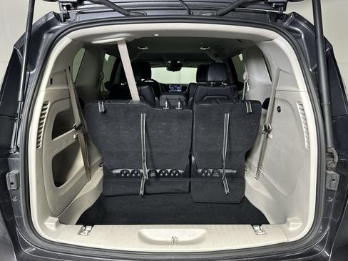 Used 2023 Chrysler Pacifica Touring-L FWD image 24