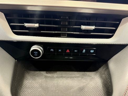 Certified 2025 Ford Explorer Active image 38